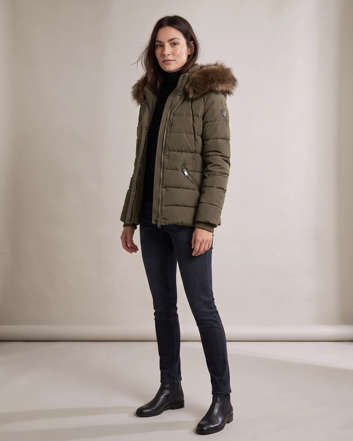 Women's Puffer Jacket with Faux Fur Hood and Zip Pockets, Fitted – Tamsin